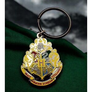 Harry Potter Hogwarts Crest Keychain Silver Tone Universal Studios Orlando